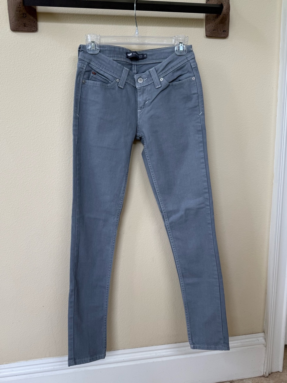New - Levi’s  gray skinny jeans